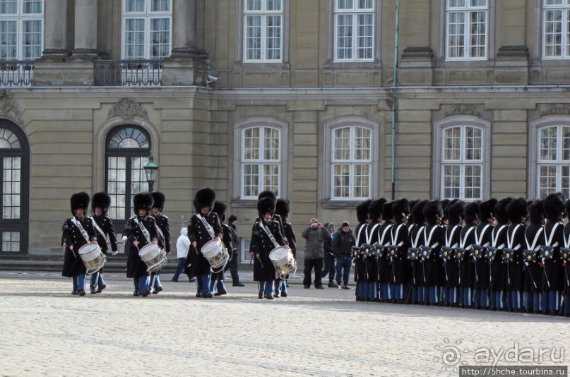 Amallienborg; смена королевского караула.