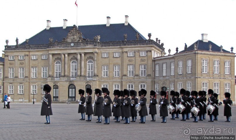 Amallienborg; смена королевского караула.
