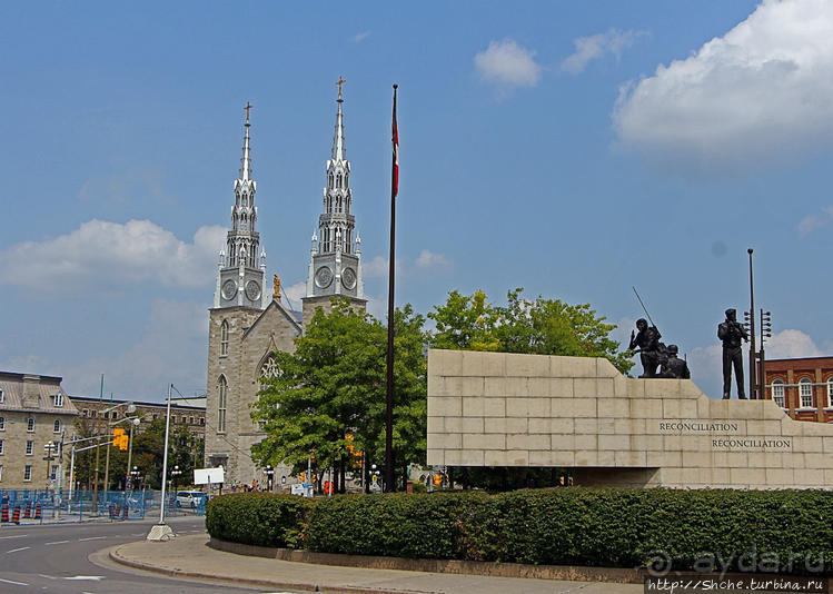 Погожий день в столице Канады