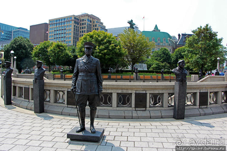 Погожий день в столице Канады