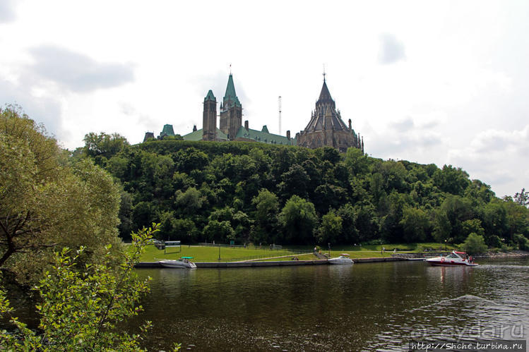 Погожий день в столице Канады
