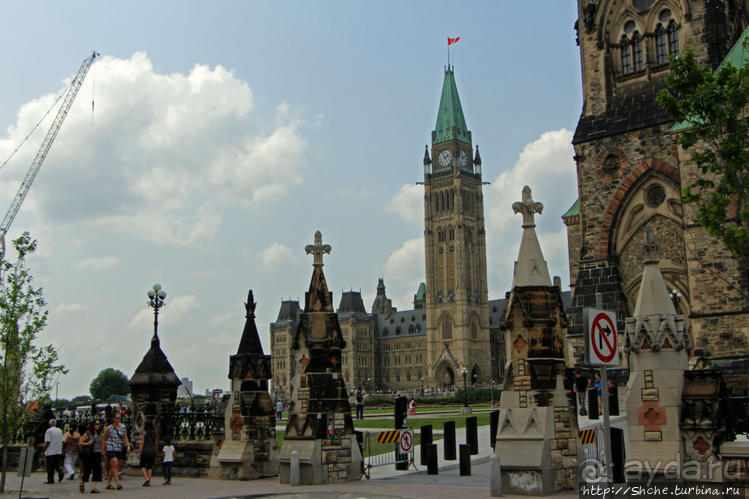 Погожий день в столице Канады