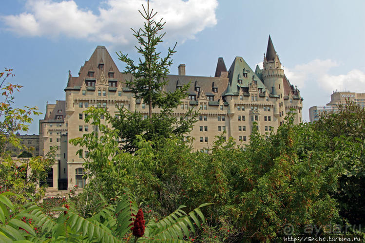 Погожий день в столице Канады