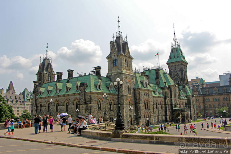 Погожий день в столице Канады