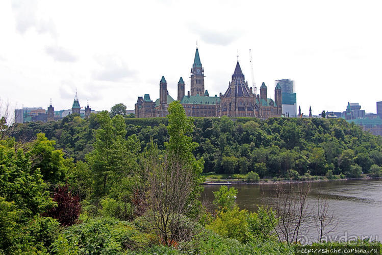 Погожий день в столице Канады