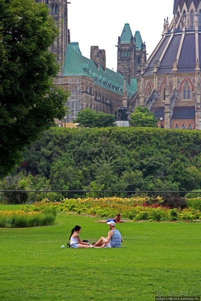 Погожий день в столице Канады