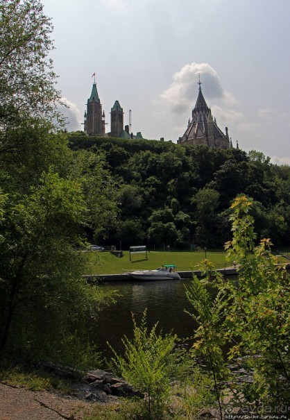 Погожий день в столице Канады