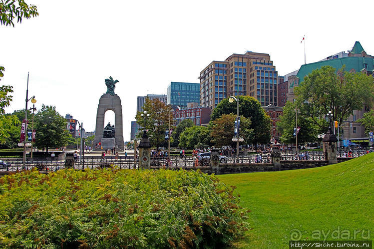 Погожий день в столице Канады