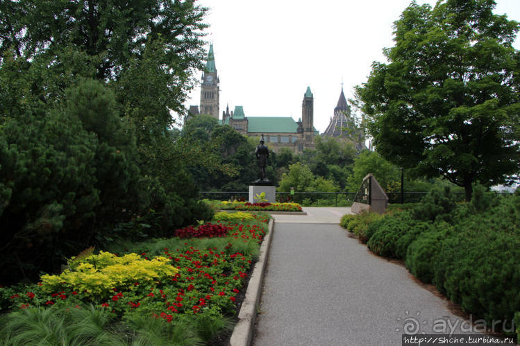 Погожий день в столице Канады