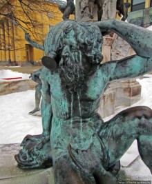 Рассмотрите повнимательнее, для нас же старались