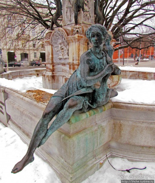 Рассмотрите повнимательнее, для нас же старались