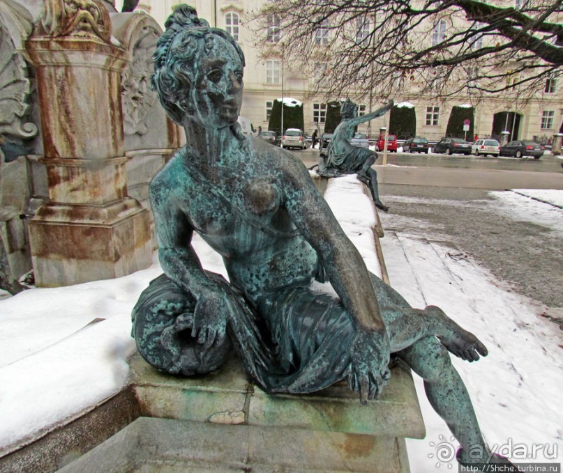 Рассмотрите повнимательнее, для нас же старались