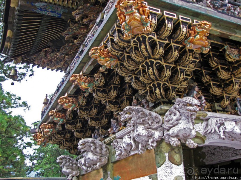 Изящные детали, характерные исключительно комплексу в Никко