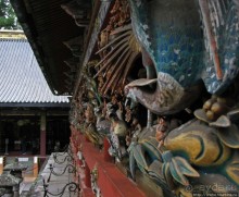 Изящные детали, характерные исключительно комплексу в Никко