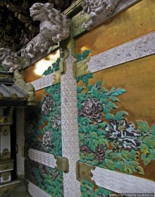 Изящные детали, характерные исключительно комплексу в Никко