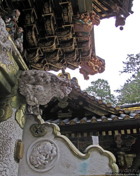 Изящные детали, характерные исключительно комплексу в Никко