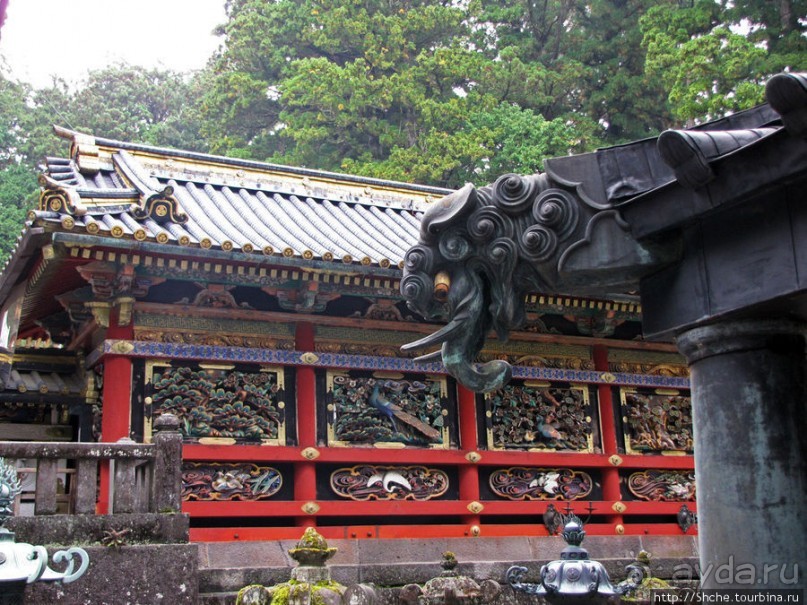 Изящные детали, характерные исключительно комплексу в Никко