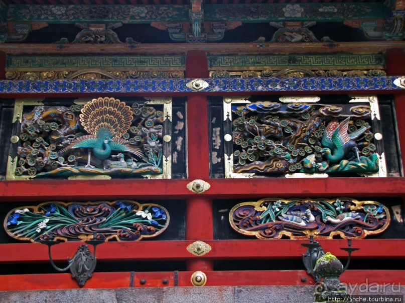 Изящные детали, характерные исключительно комплексу в Никко