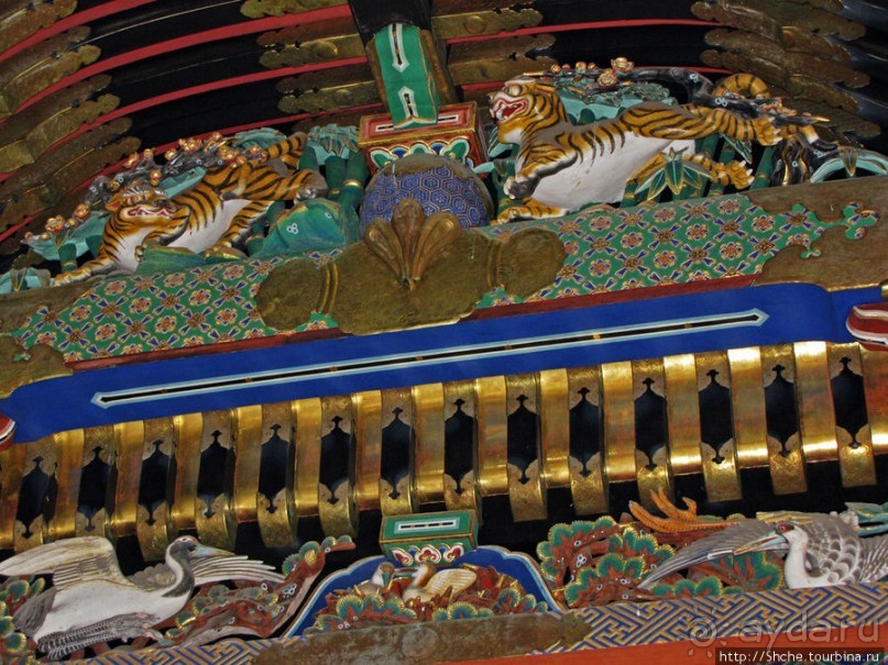 Изящные детали, характерные исключительно комплексу в Никко