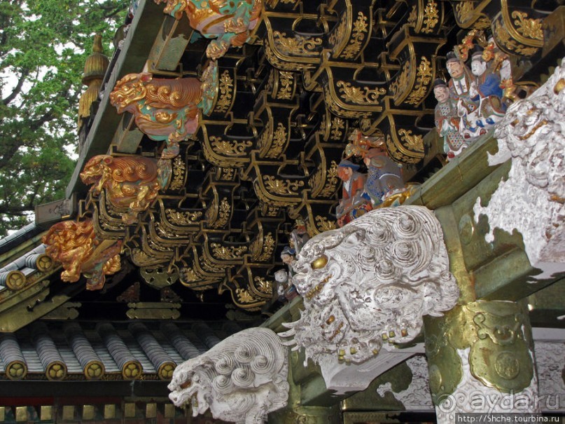 Изящные детали, характерные исключительно комплексу в Никко