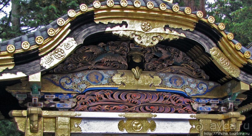 Изящные детали, характерные исключительно комплексу в Никко