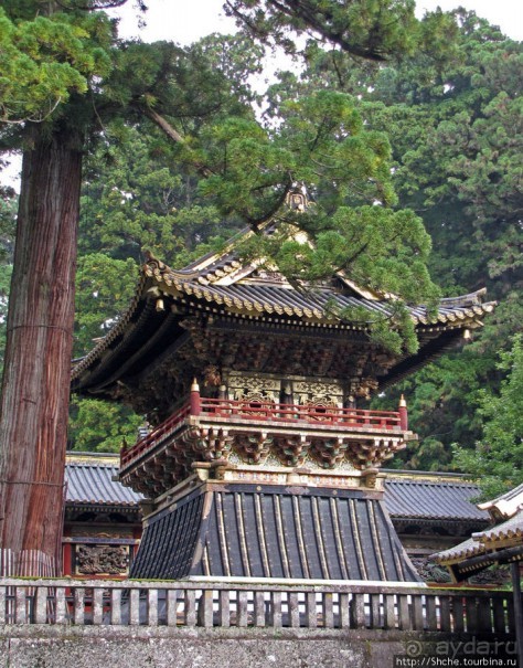 Изящные детали, характерные исключительно комплексу в Никко