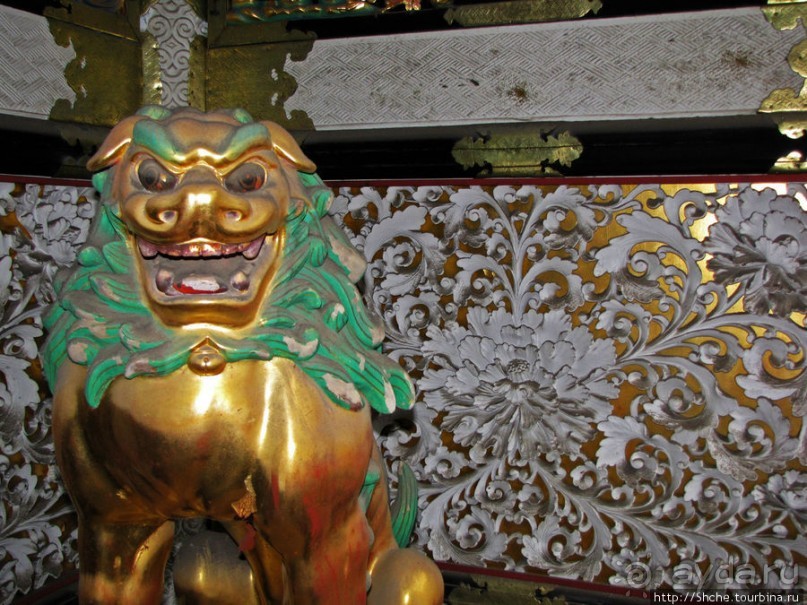 Изящные детали, характерные исключительно комплексу в Никко