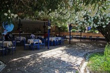 Неплохая (а разве бывают плохие?) таверна на пляже Паллини