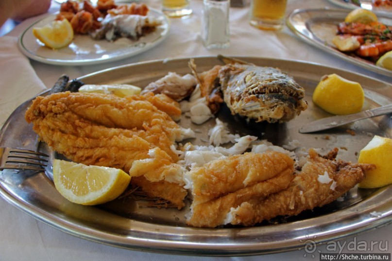 Неплохая (а разве бывают плохие?) таверна на пляже Паллини