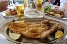 Неплохая (а разве бывают плохие?) таверна на пляже Паллини