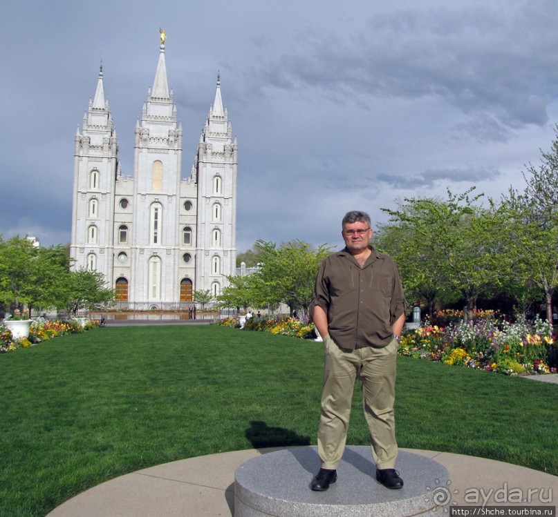 Цветущий парк у Храма Иисуса Христа. А мормоны - молодцы