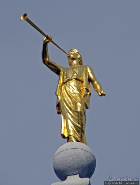 Цветущий парк у Храма Иисуса Христа. А мормоны - молодцы