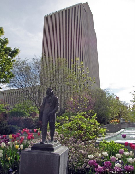 Цветущий парк у Храма Иисуса Христа. А мормоны - молодцы