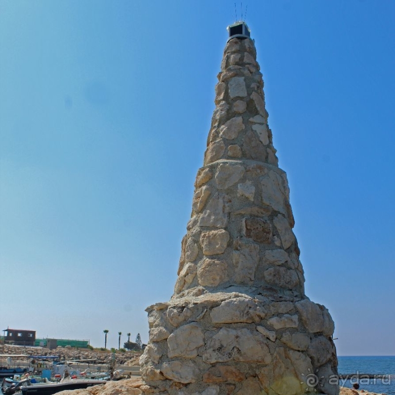 Никакого гламура, бухта только для рыбаков