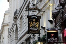 "London is the capital of Great Britain" . Фотозарисовка