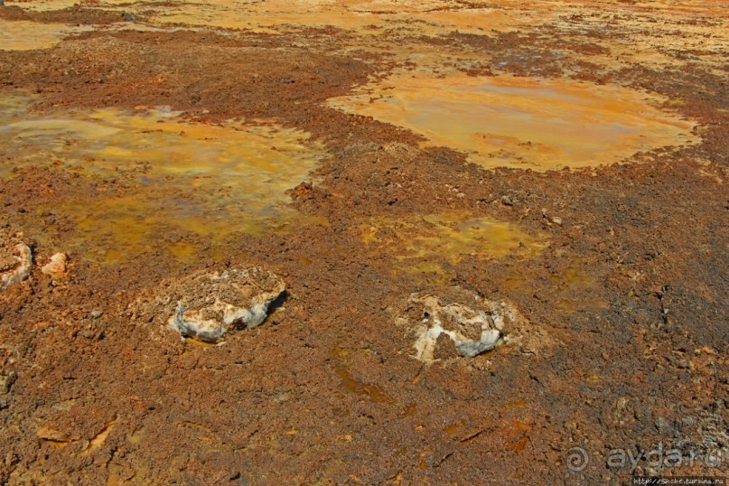 Кислотное "черное" озеро