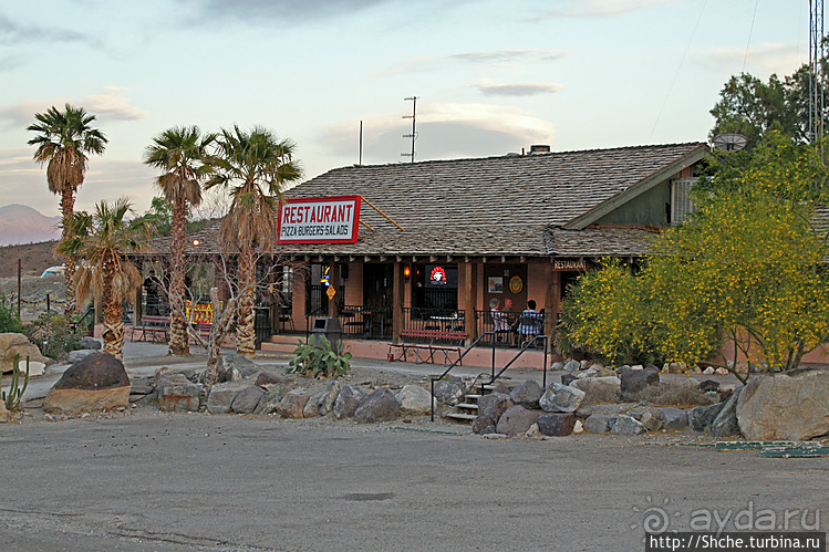 Почти курорт в Долине Смерти — лоджи, ресторан, заправка