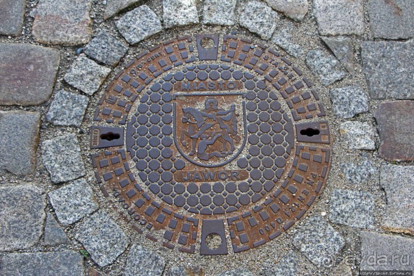 Замок, ратуша, площадь Рынок — обычный польский городок Явор