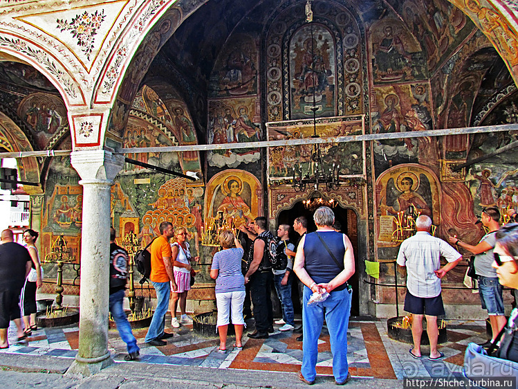 Небольшой культурный шок от старой болгарской церкви