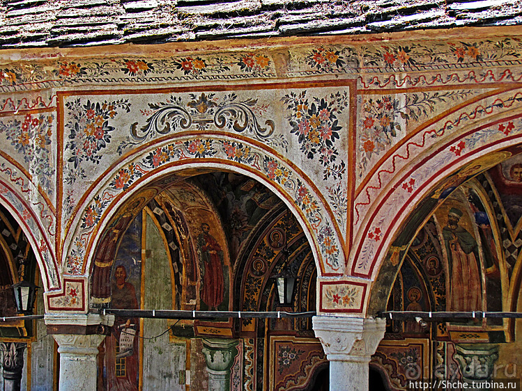 Небольшой культурный шок от старой болгарской церкви