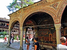 Небольшой культурный шок от старой болгарской церкви