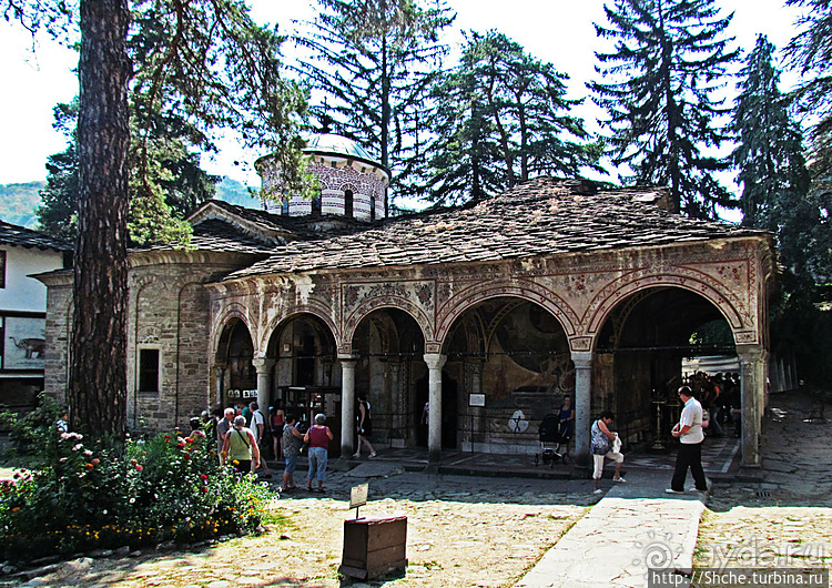 Небольшой культурный шок от старой болгарской церкви