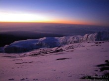 Рассвет на вершине Африки. Ледники, которым осталось лет 20.