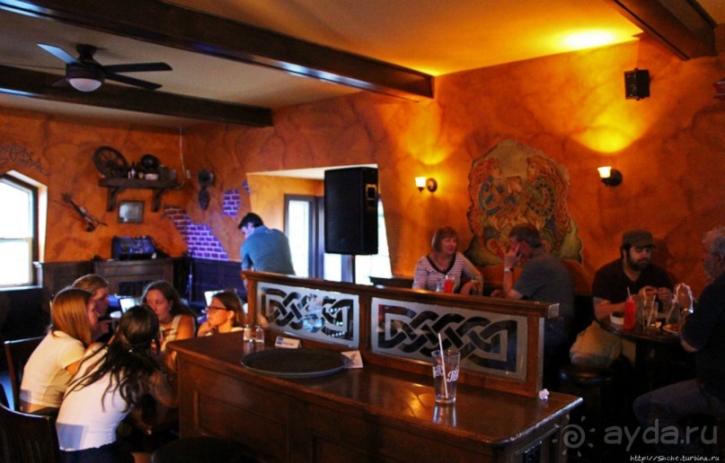 Историческая пафосная "харчевня" в Сиднее (канадском)