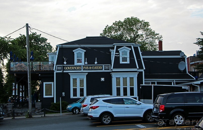 Историческая пафосная "харчевня" в Сиднее (канадском)