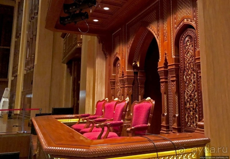 Первый в странах Персидского залива, оперный театр Маската