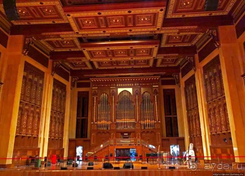 Первый в странах Персидского залива, оперный театр Маската