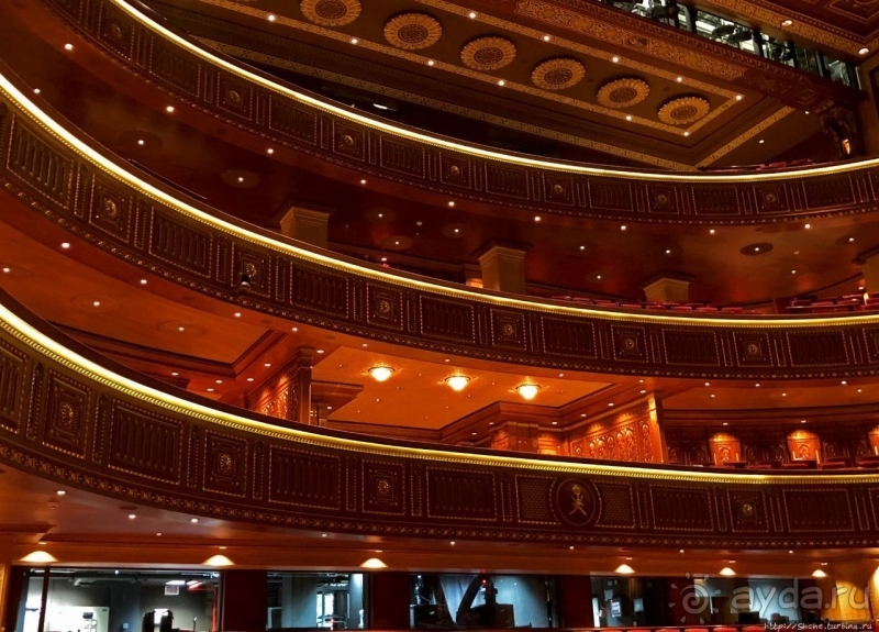 Первый в странах Персидского залива, оперный театр Маската