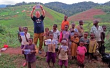 Картинки из Уганды. Катим по краю непроходимого леса Бвинди