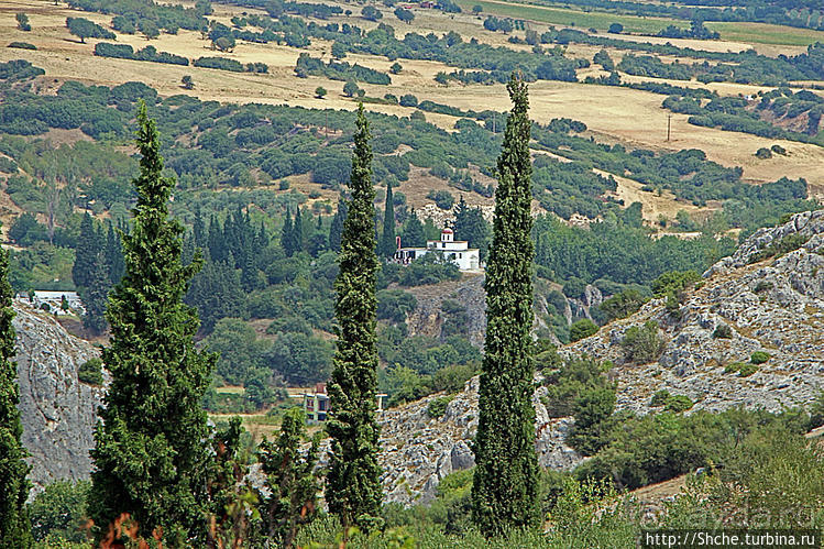 Сидирокастро, затерявшийся в горах. Монастырь Кирику и Иулии